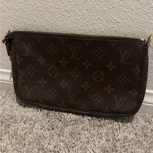 Louis Vuitton pochette accessories